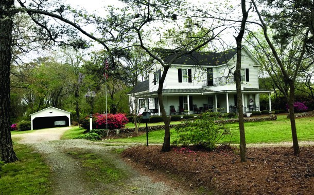 A Homeplace on Main  By Roberta Clayton
